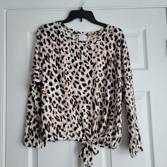 Secret Treasures Pajama Top - Picture 1 of 11